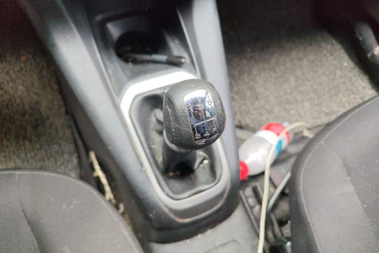 Used Citroen Elysee 2015 Zhishang Edition 1.6L Manual Fashion Model Gear Lever