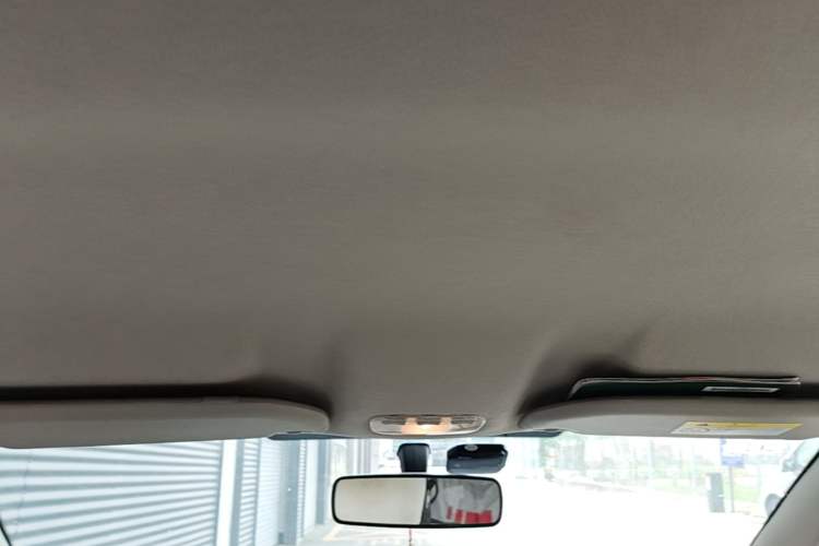 Used Citroen Elysee 2015 Zhishang Edition 1.6L Manual Fashion Model Headliner