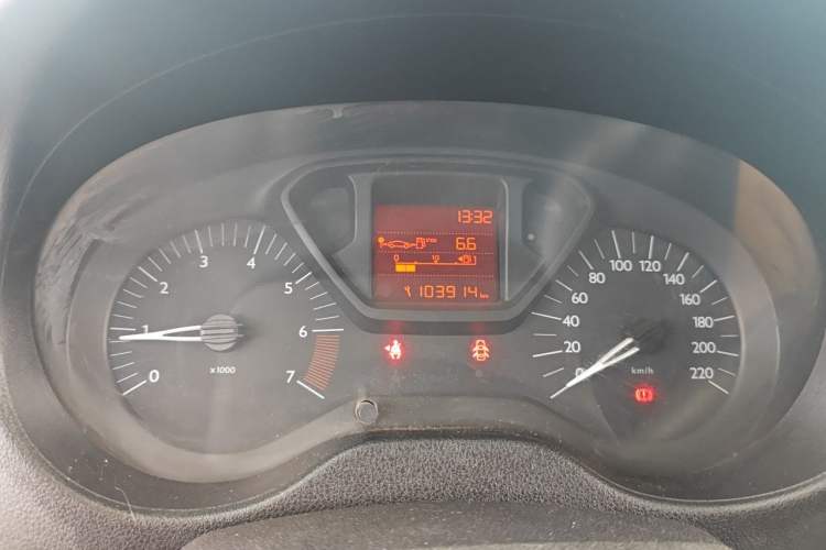Used Citroen Elysee 2015 Zhishang Edition 1.6L Manual Fashion Model Instrument Cluster