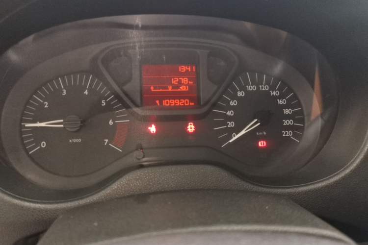 Used Citroen Elysee 2015 Zhishang Edition 1.6L Manual Fashion Model Instrument Cluster