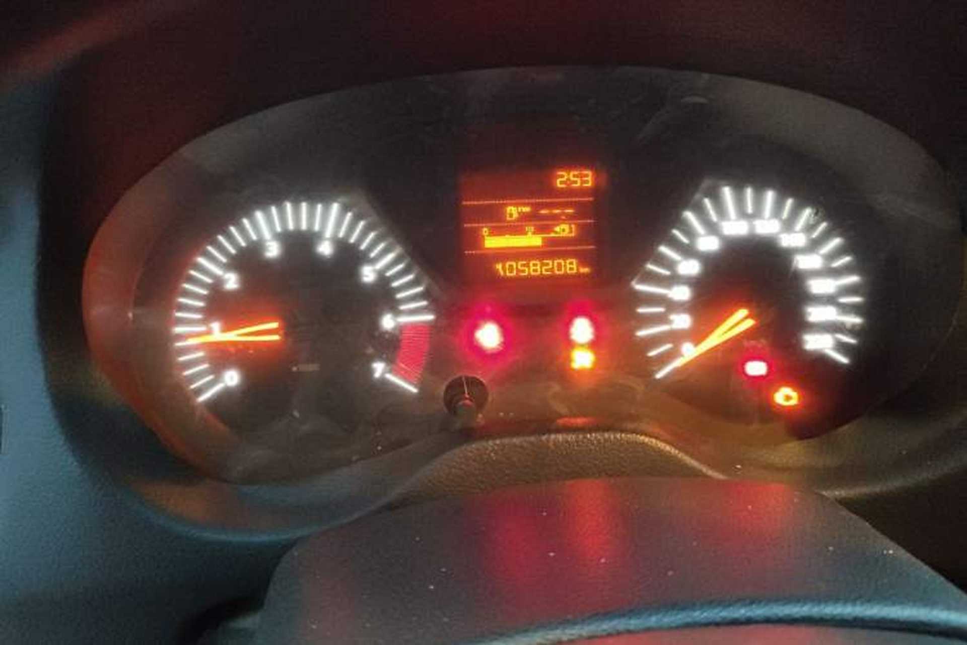 Used Citroen Elysee 2015 Zhishang Edition 1.6L Manual Fashion Model Instrument Cluster