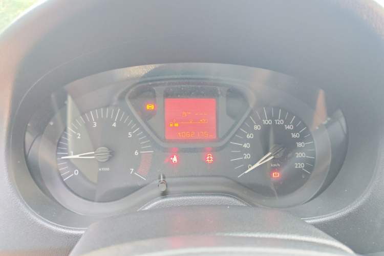 Used Citroen Elysee 2015 Zhishang Edition 1.6L Manual Fashion Model Instrument Cluster