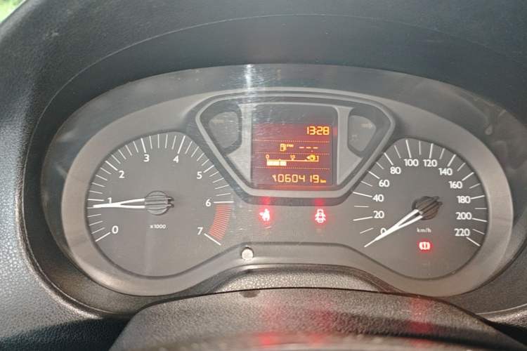 Used Citroen Elysee 2015 Zhishang Edition 1.6L Manual Fashion Model Instrument Cluster