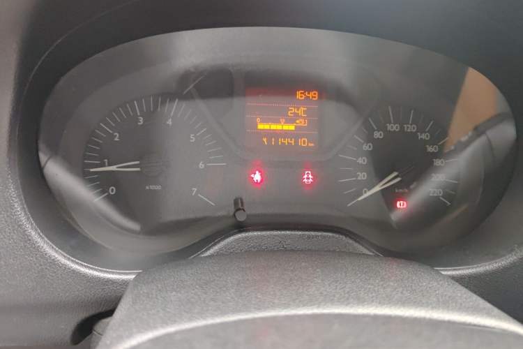 Used Citroen Elysee 2015 Zhishang Edition 1.6L Manual Fashion Model Instrument Cluster