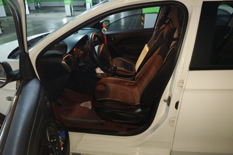 Used Citroen Elysee 2015 Zhishang Edition 1.6L Manual Fashion Model Left Front Seat