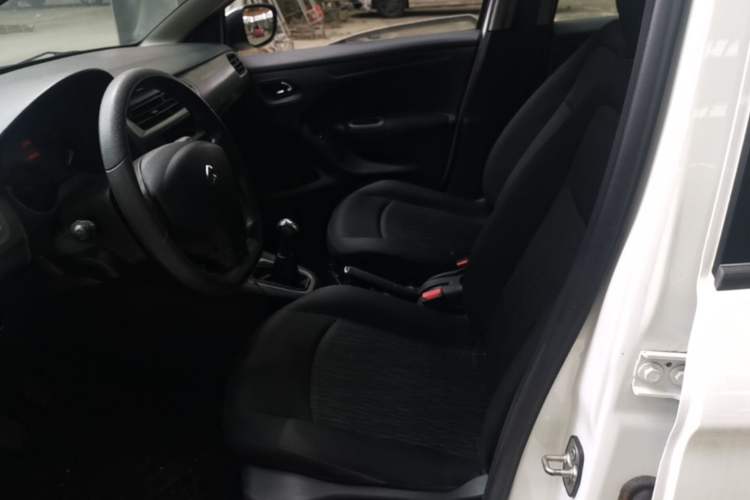 Used Citroen Elysee 2015 Zhishang Edition 1.6L Manual Fashion Model Left Front Seat