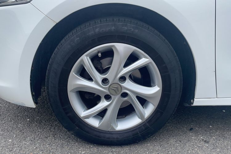 Used Citroen Elysee 2015 Qishang Edition 1.6L Automatic Fashion Model Left Front Wheel Hub