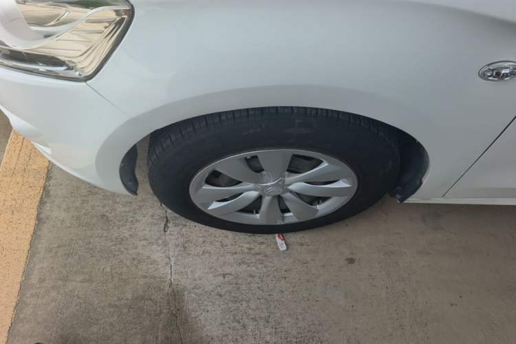Used Citroen Elysee 2015 Zhishang Edition 1.6L Manual Fashion Model Left Front Wheel Hub