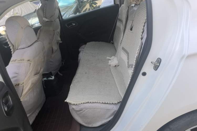 Used Citroen Elysee 2015 Zhishang Edition 1.6L Manual Fashion Model Left Rear Seat