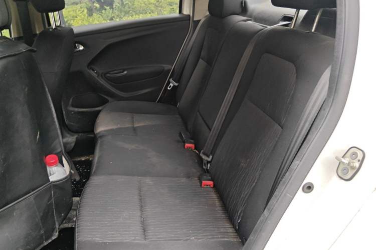 Used Citroen Elysee 2015 Zhishang Edition 1.6L Manual Fashion Model Left Rear Seat