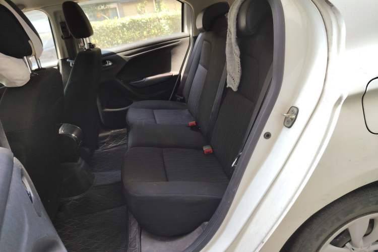 Used Citroen Elysee 2015 Zhishang Edition 1.6L Manual Fashion Model Left Rear Seat