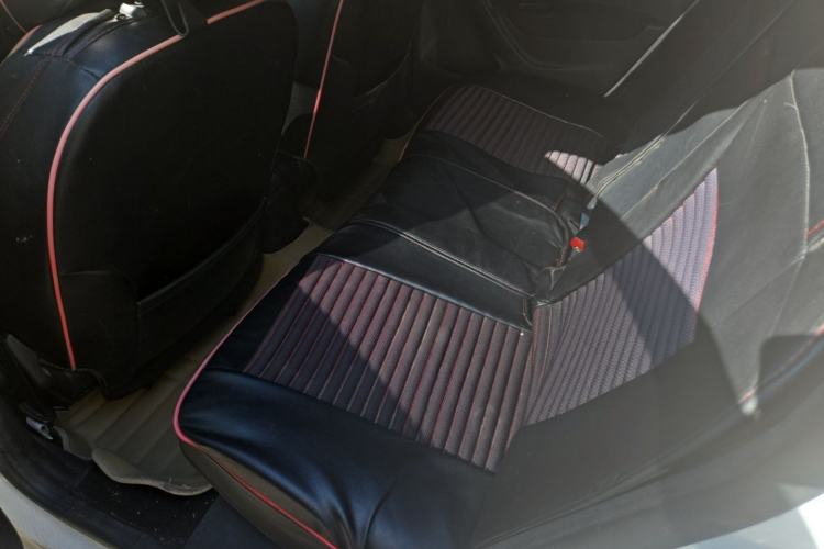 Used Citroen Elysee 2015 Zhishang Edition 1.6L Manual Fashion Model Left Rear Seat
