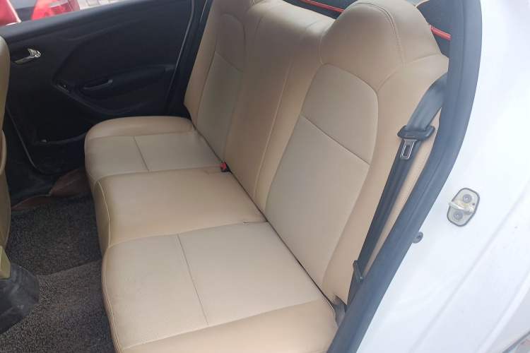 Used Citroen Elysee 2015 Zhishang Edition 1.6L Manual Fashion Model Left Rear Seat