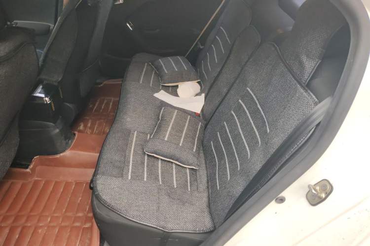 Used Citroen Elysee 2015 Zhishang Edition 1.6L Manual Fashion Model Left Rear Seat