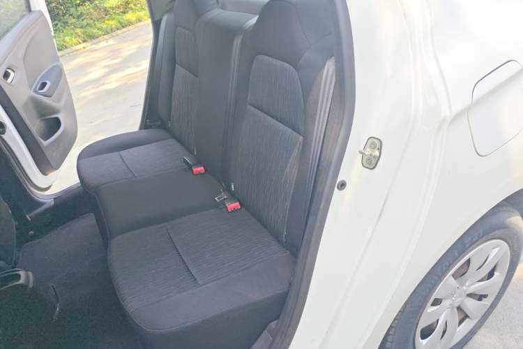 Used Citroen Elysee 2015 Zhishang Edition 1.6L Manual Fashion Model Left Rear Seat