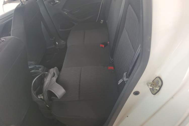 Used Citroen Elysee 2015 Zhishang Edition 1.6L Manual Fashion Model Left Rear Seat