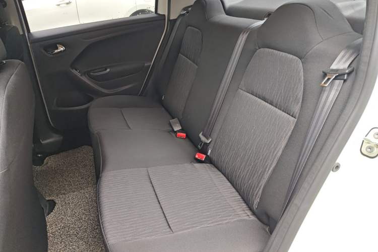 Used Citroen Elysee 2015 Zhishang Edition 1.6L Manual Fashion Model Left Rear Seat