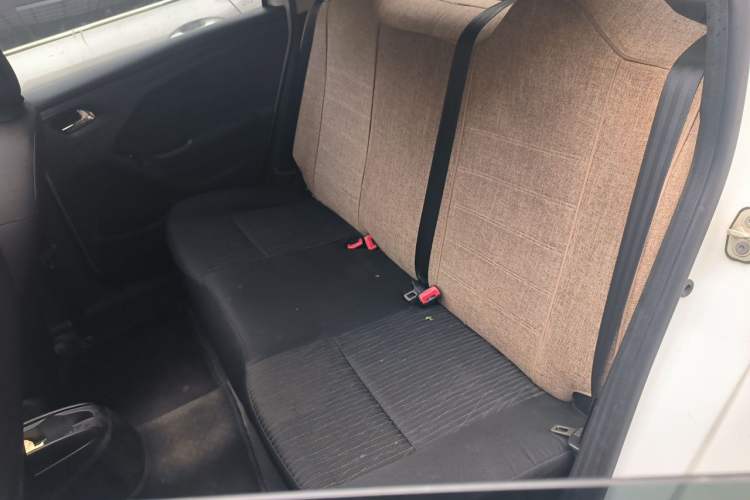 Used Citroen Elysee 2015 Zhishang Edition 1.6L Manual Fashion Model Left Rear Seat