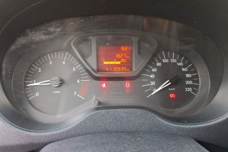 Used Citroen Elysee 2015 Zhishang Edition 1.6L Manual Fashion Model Odometer Close Up