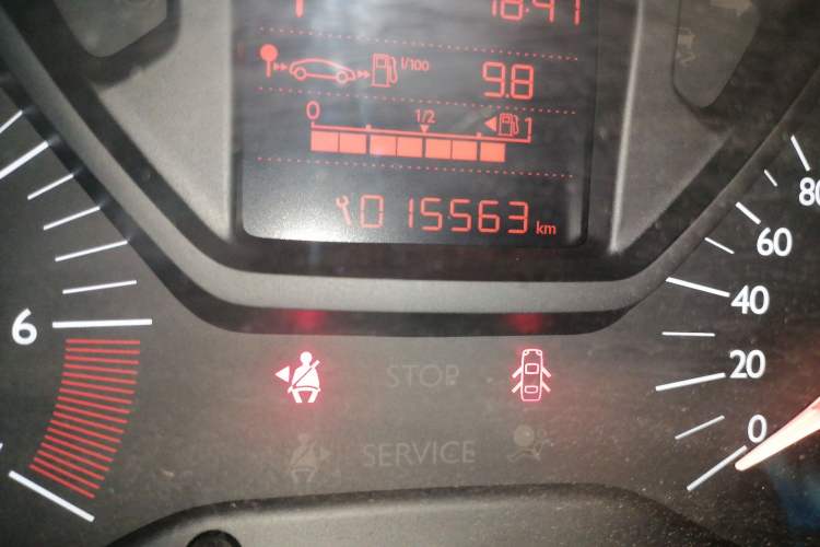 Used Citroen Elysee 2015 Qishang Edition 1.6L Automatic Fashion Model Odometer Close Up