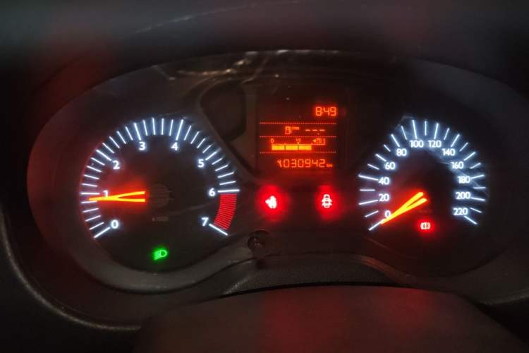 Used Citroen Elysee 2015 Zhishang Edition 1.6L Manual Fashion Model Odometer Close Up