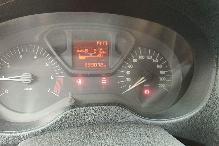 Used Citroen Elysee 2015 Zhishang Edition 1.6L Manual Fashion Model Odometer Close Up