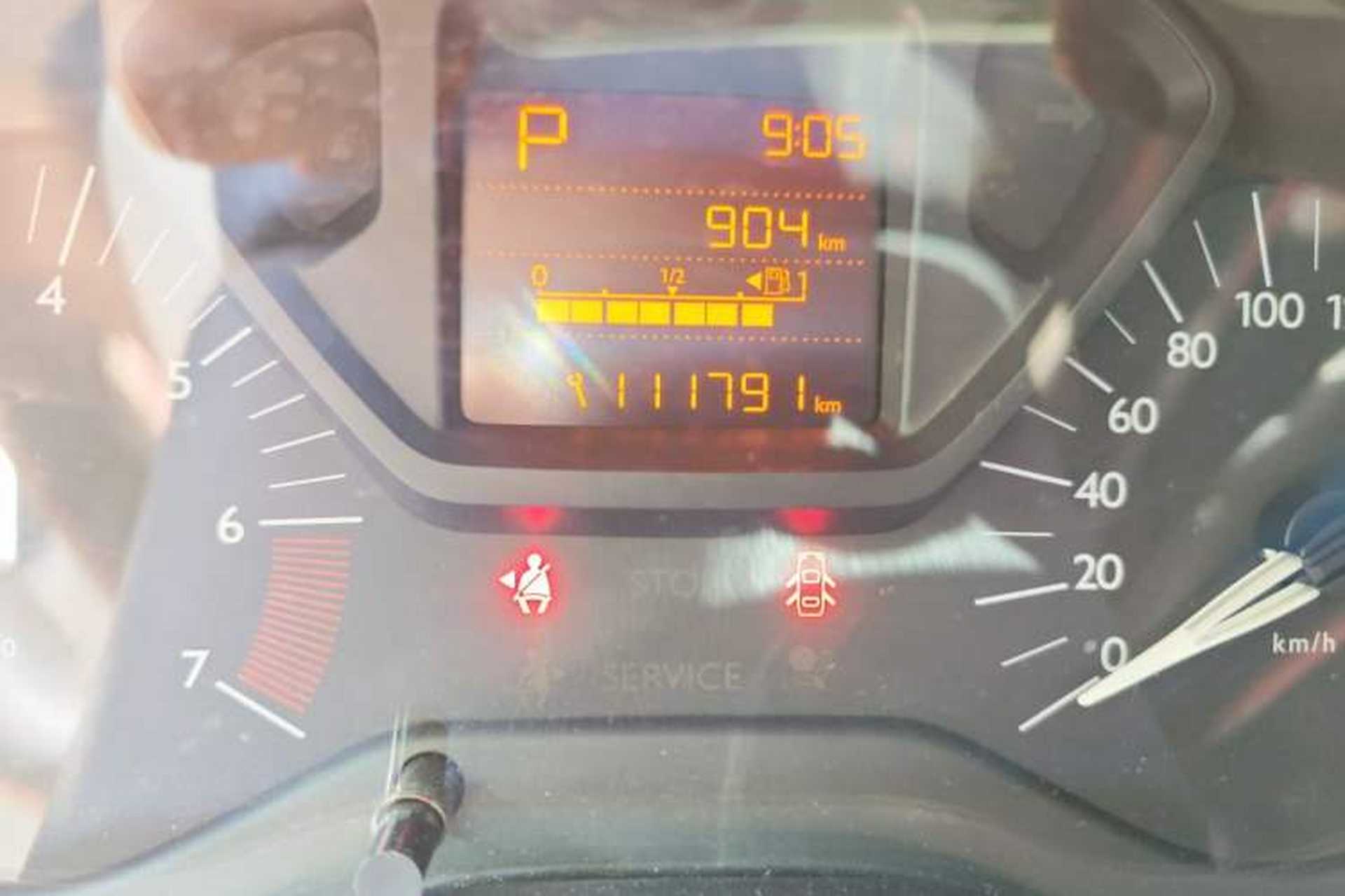 Used Citroen Elysee 2015 Qishang Edition 1.6L Automatic Fashion Model Odometer Close Up