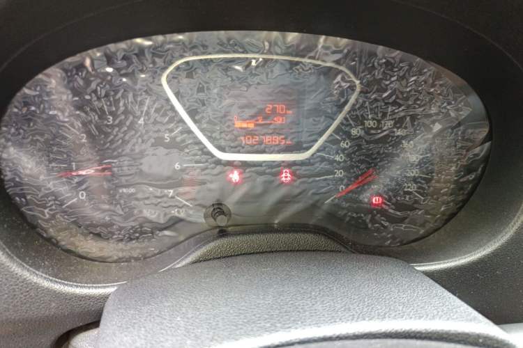 Used Citroen Elysee 2015 ZhiShang Edition 1.6L Manual Comfort Model Odometer Close Up