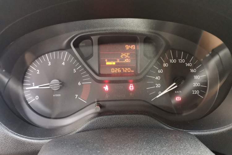 Used Citroen Elysee 2015 Zhishang Edition 1.6L Manual Fashion Model Odometer Close Up