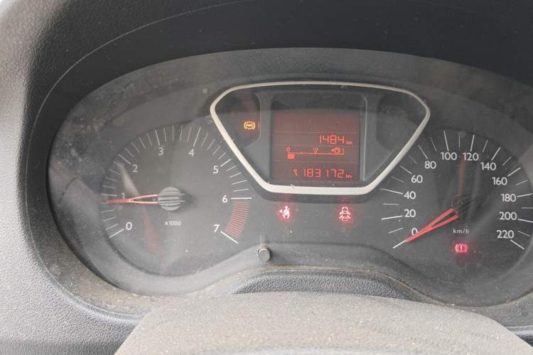 Used Citroen Elysee 2015 Zhishang Edition 1.6L Manual Fashion Model Odometer Close Up