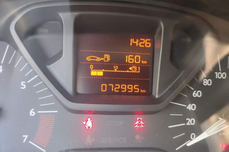 Used Citroen Elysee 2015 Zhishang Edition 1.6L Manual Fashion Model Odometer Close Up