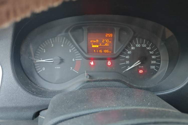 Used Citroen Elysee 2015 Zhishang Edition 1.6L Manual Fashion Model Odometer Close Up