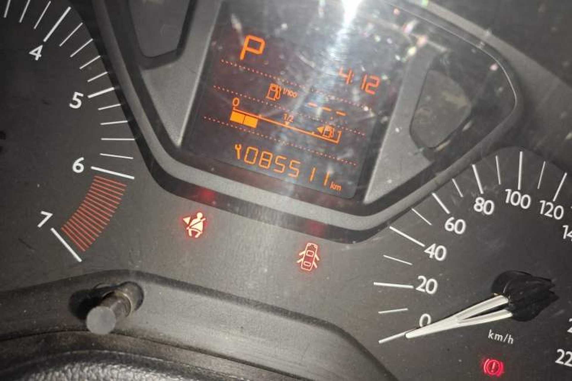 Used Citroen Elysee 2015 Qishang Edition 1.6L Automatic Fashion Model Odometer Close Up