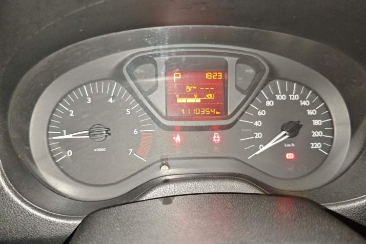 Used Citroen Elysee 2015 Qishang Edition 1.6L Automatic Fashion Model Odometer Close Up