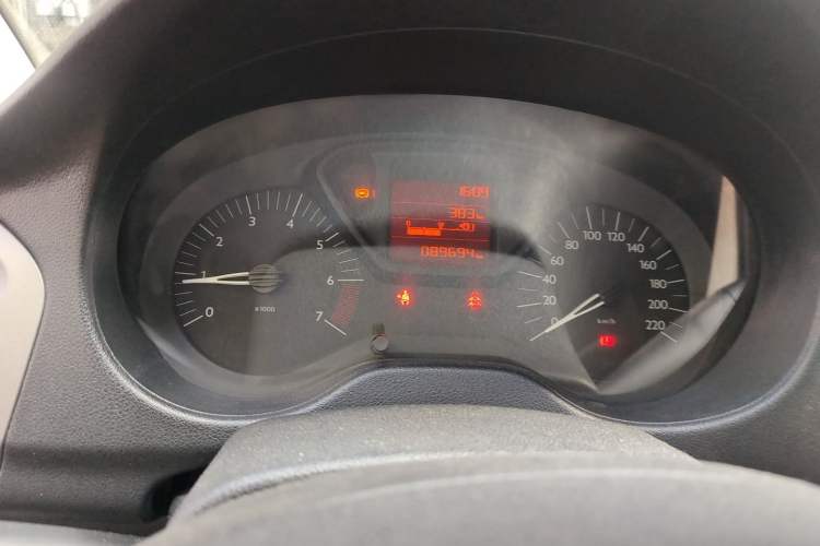 Used Citroen Elysee 2015 Zhishang Edition 1.6L Manual Fashion Model Odometer Close Up