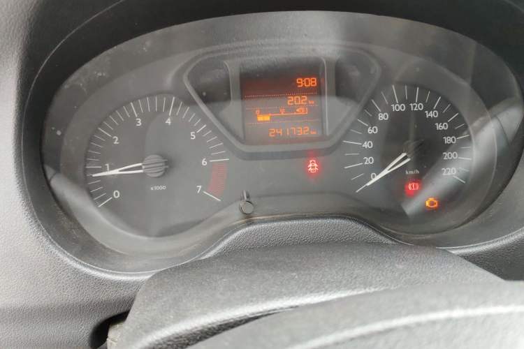 Used Citroen Elysee 2015 Zhishang Edition 1.6L Manual Fashion Model Odometer Close Up