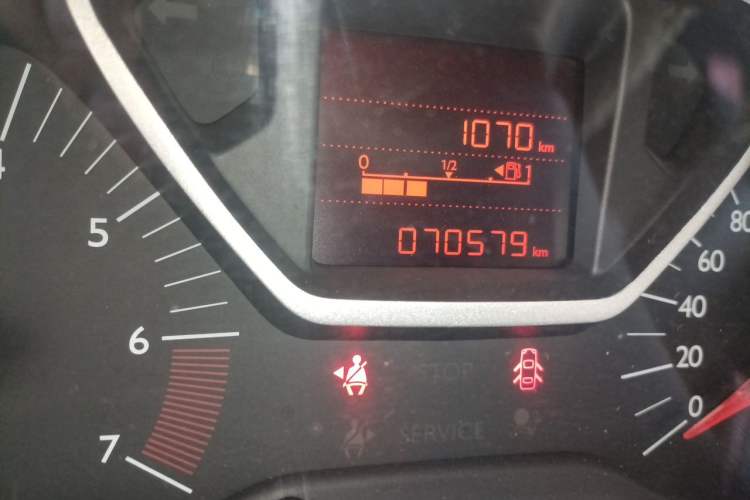 Used Citroen Elysee 2015 ZhiShang Edition 1.6L Manual Comfort Model Odometer Close Up