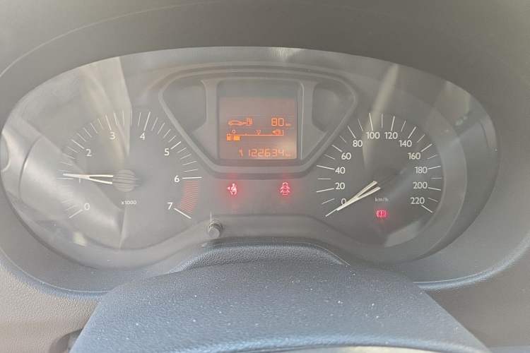 Used Citroen Elysee 2015 Zhishang Edition 1.6L Manual Fashion Model Odometer Close Up