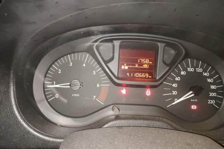 Used Citroen Elysee 2015 Zhishang Edition 1.6L Manual Fashion Model Odometer Close Up