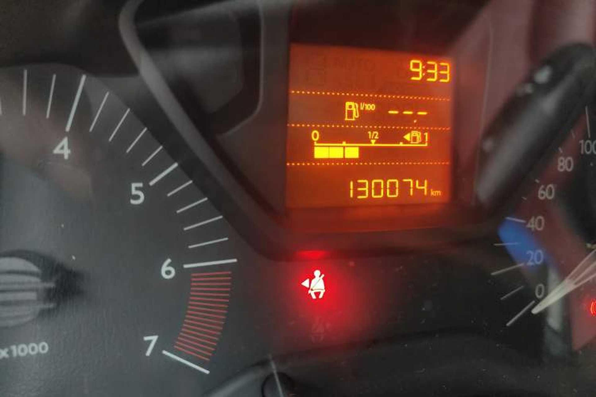 Used Citroen Elysee 2015 Zhishang Edition 1.6L Manual Fashion Model Odometer Close Up