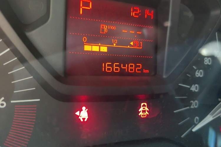 Used Citroen Elysee 2015 Qishang Edition 1.6L Automatic Fashion Model Odometer Close Up