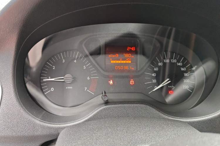 Used Citroen Elysee 2015 Zhishang Edition 1.6L Manual Fashion Model Odometer Close Up
