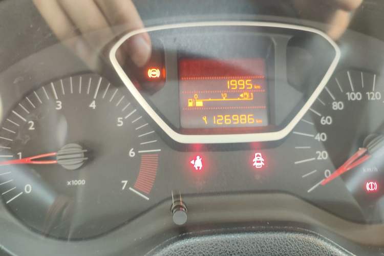 Used Citroen Elysee 2015 ZhiShang Edition 1.6L Manual Comfort Model Odometer Close Up