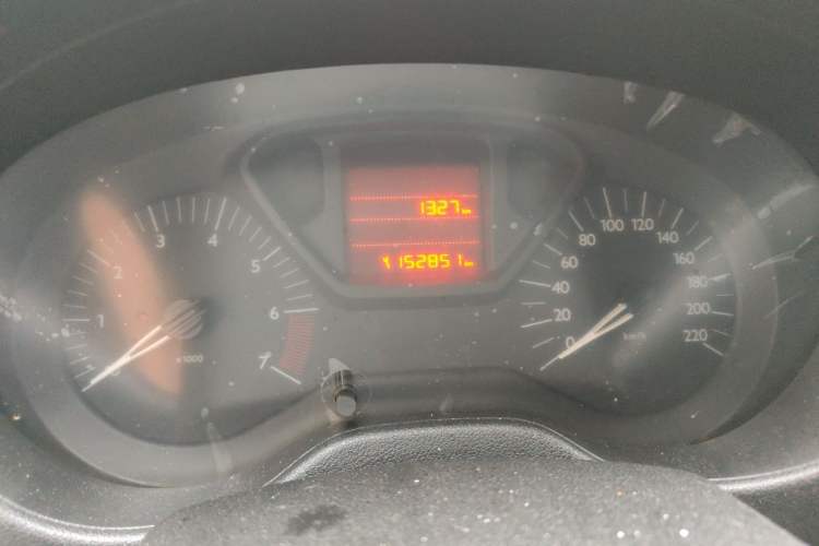 Used Citroen Elysee 2015 Zhishang Edition 1.6L Manual Fashion Model Odometer Close Up