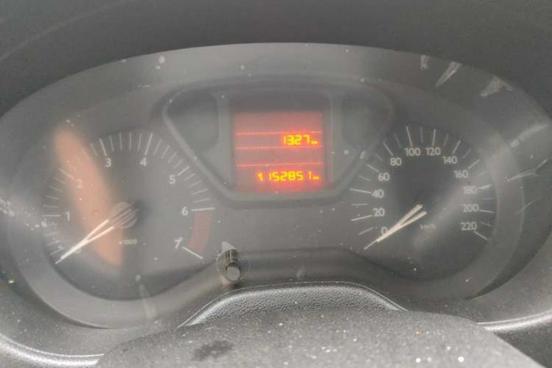 Used Citroen Elysee 2015 Zhishang Edition 1.6L Manual Fashion Model Odometer Close Up