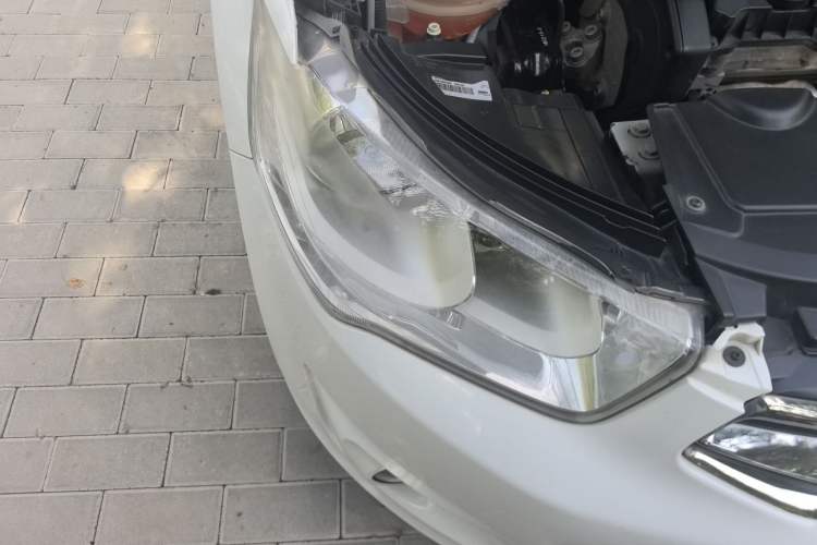 Used Citroen Elysee 2015 Zhishang Edition 1.6L Manual Fashion Model Right Front Headlight