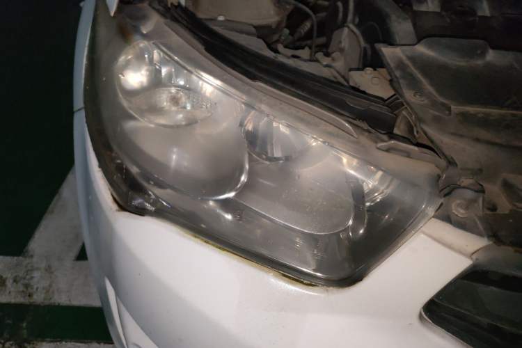 Used Citroen Elysee 2015 Zhishang Edition 1.6L Manual Fashion Model Right Front Headlight