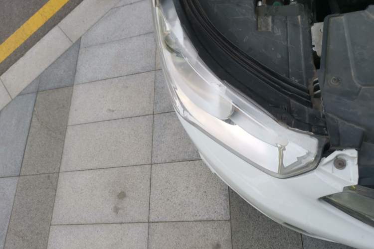 Used Citroen Elysee 2015 Zhishang Edition 1.6L Manual Fashion Model Right Front Headlight