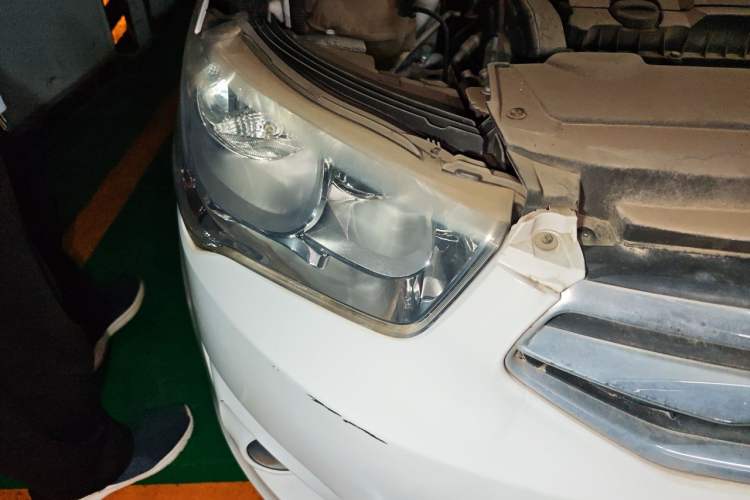 Used Citroen Elysee 2015 Zhishang Edition 1.6L Manual Fashion Model Right Front Headlight