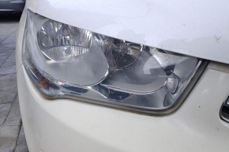 Used Citroen Elysee 2015 Zhishang Edition 1.6L Manual Fashion Model Right Front Headlight